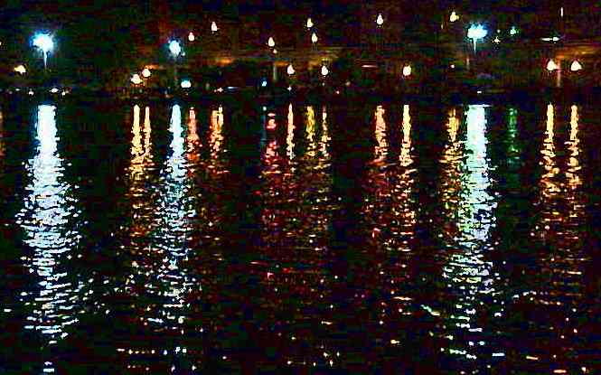 1lightsinwater01.jpg