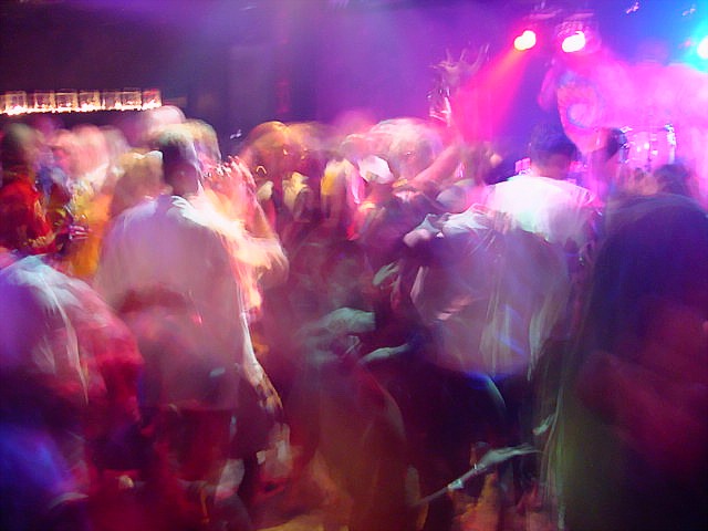 03_group_rave03.jpg