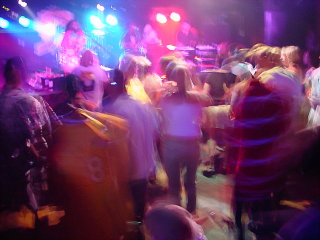 03_group_rave05.jpg