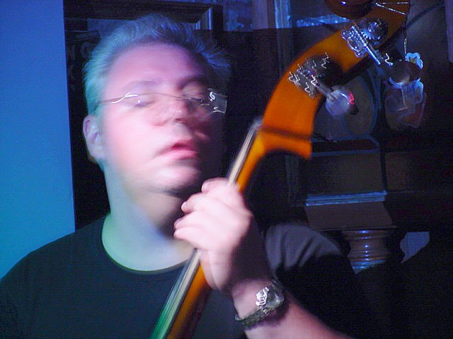 03_music_bass_2.jpg